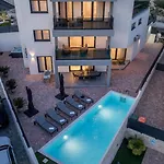 Luxury With A Swimming Pool - 25085 Villa *