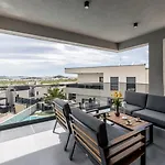 Luxury With A Swimming Pool - 25085