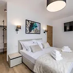 Villa Luxury With A Swimming Pool - 25085