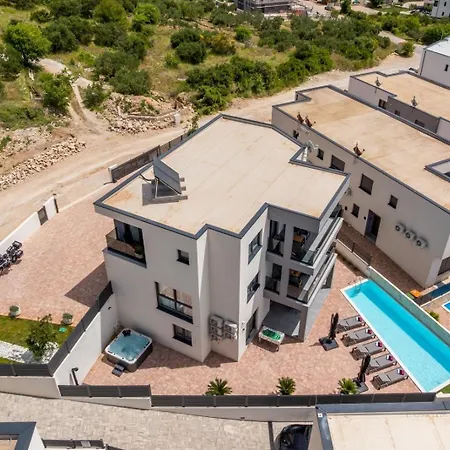 Luxury With A Swimming Pool - 25085 Villa *