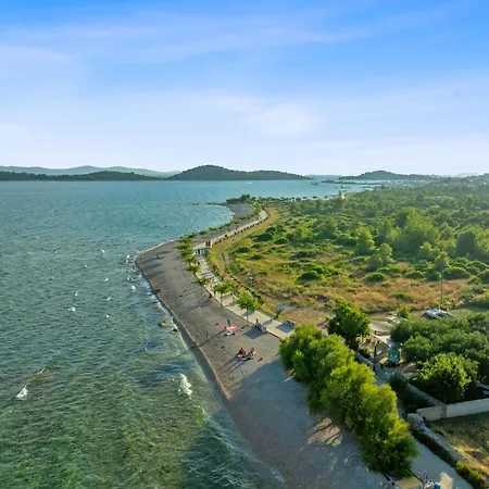 Villa Luxury With A Swimming Pool - 25085 *
