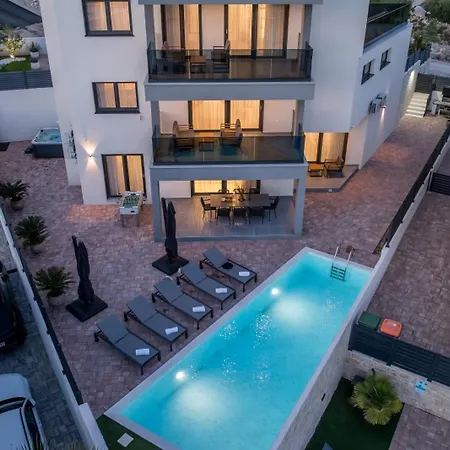 Luxury With A Swimming Pool - 25085 Vila *