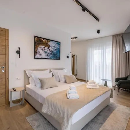 Vila Luxury With A Swimming Pool - 25085
