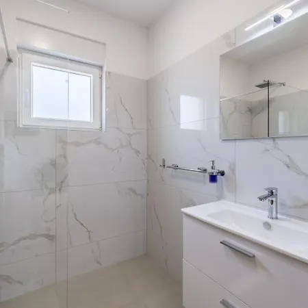 别墅 Luxury With A Swimming Pool - 25085 *