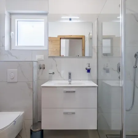 Luxury With A Swimming Pool - 25085