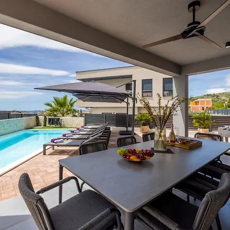 Luxury With A Swimming Pool - 25085 Vila Vodice