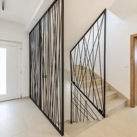 Luxury With A Swimming Pool - 25085 Vila *