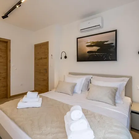 Luxury With A Swimming Pool - 25085 Vila Vodice