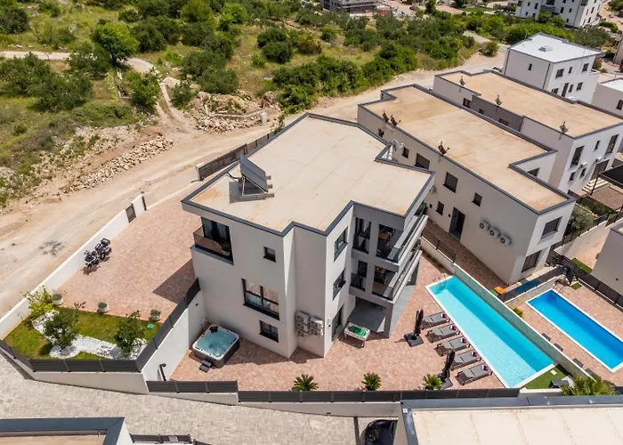 Luxury With A Swimming Pool - 25085 Villa *