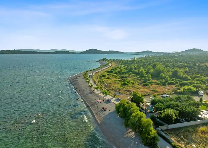 Villa Luxury With A Swimming Pool - 25085 *