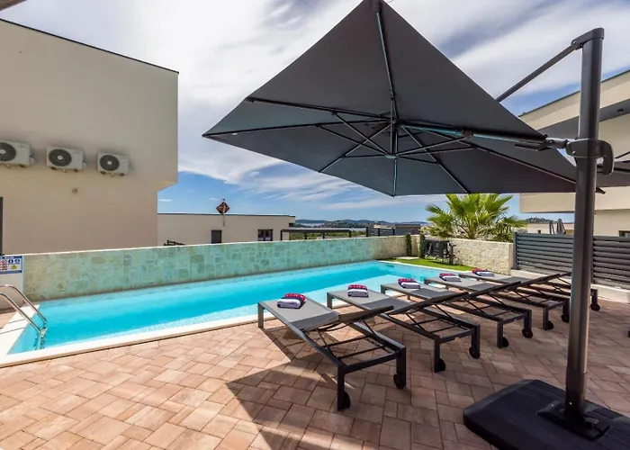 Luxury With A Swimming Pool - 25085 别墅