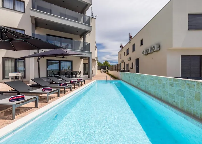 Luxury With A Swimming Pool - 25085 沃迪切