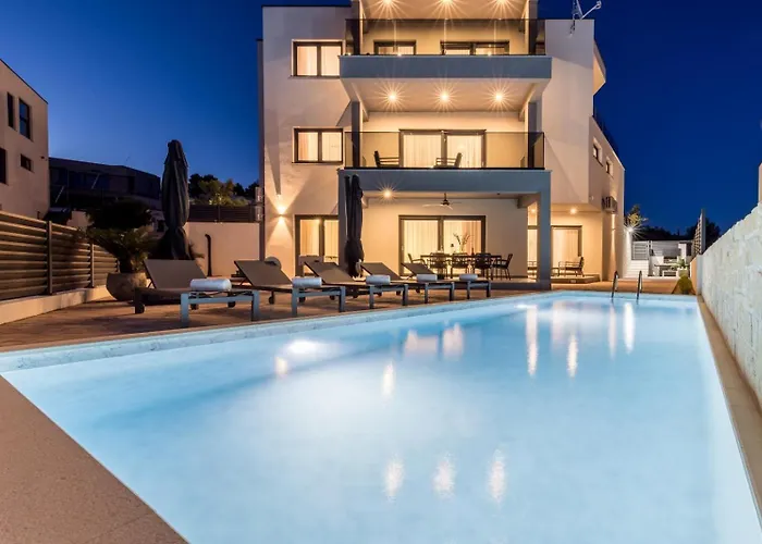 别墅 Luxury With A Swimming Pool - 25085 *