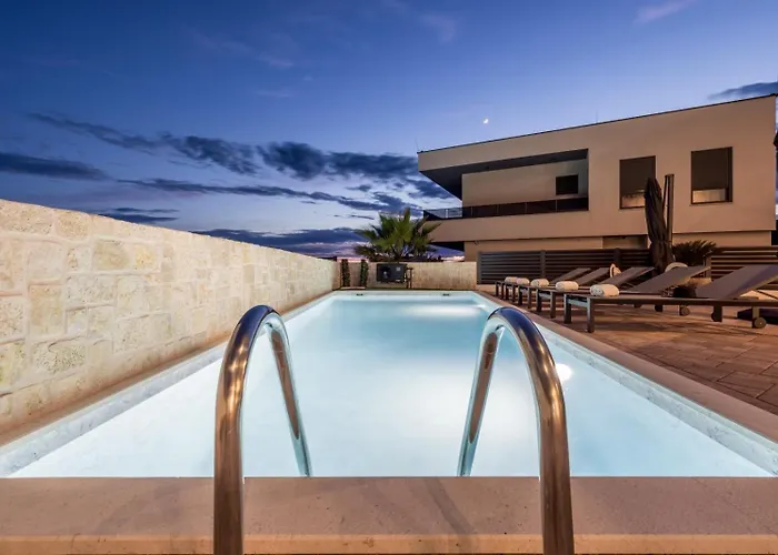 Luxury With A Swimming Pool - 25085 别墅 沃迪切