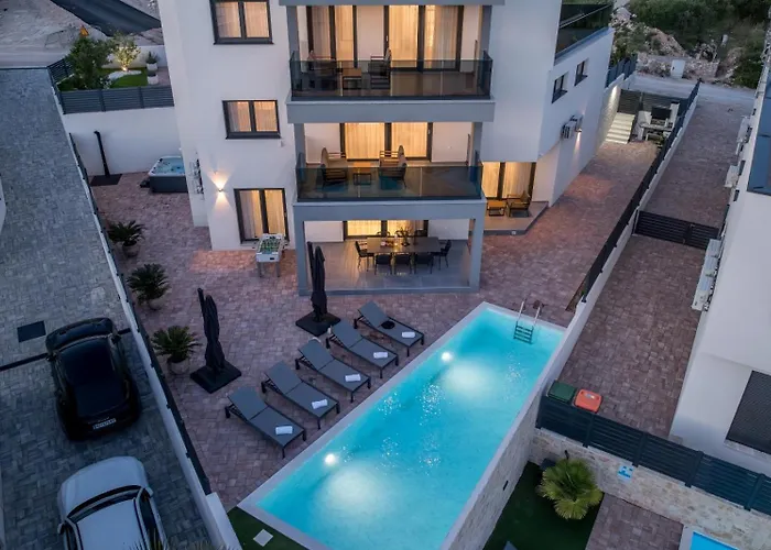 Luxury With A Swimming Pool - 25085 Villa *