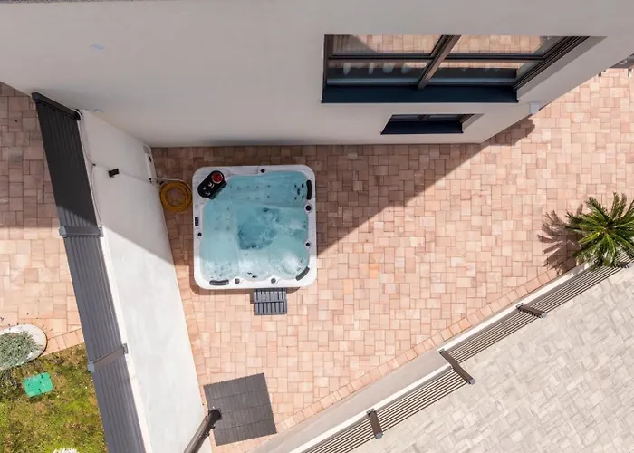 Luxury With A Swimming Pool - 25085 Villa