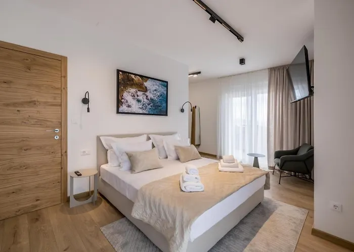 Villa Luxury With A Swimming Pool - 25085