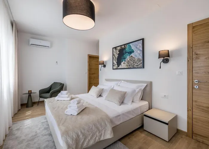 Luxury With A Swimming Pool - 25085 *