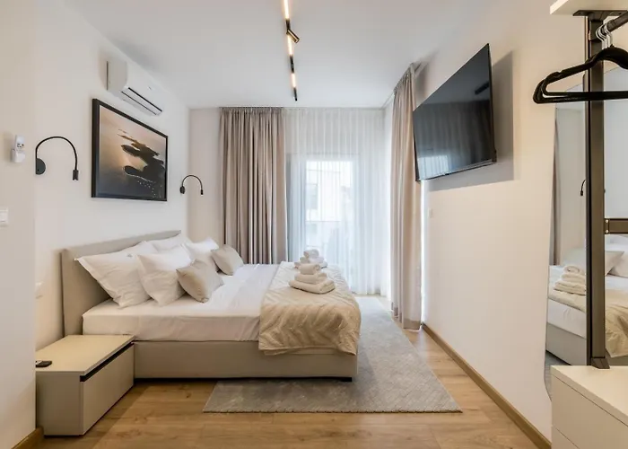 Luxury With A Swimming Pool - 25085 *