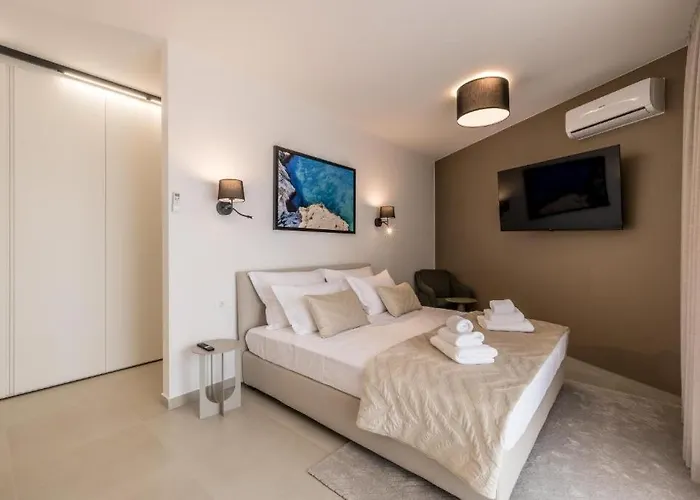 Luxury With A Swimming Pool - 25085 *