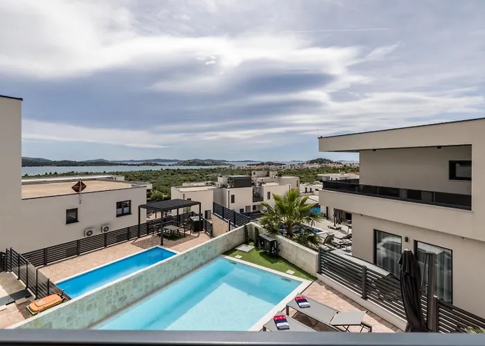 Luxury With A Swimming Pool - 25085 *