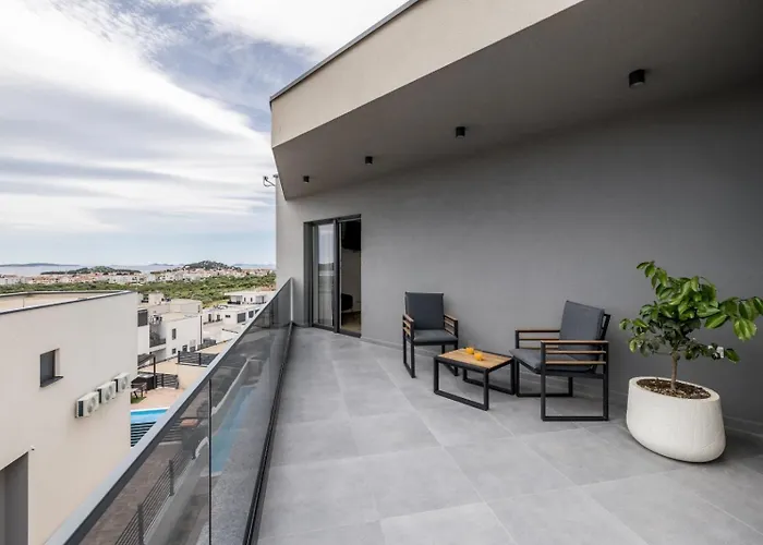 Luxury With A Swimming Pool - 25085