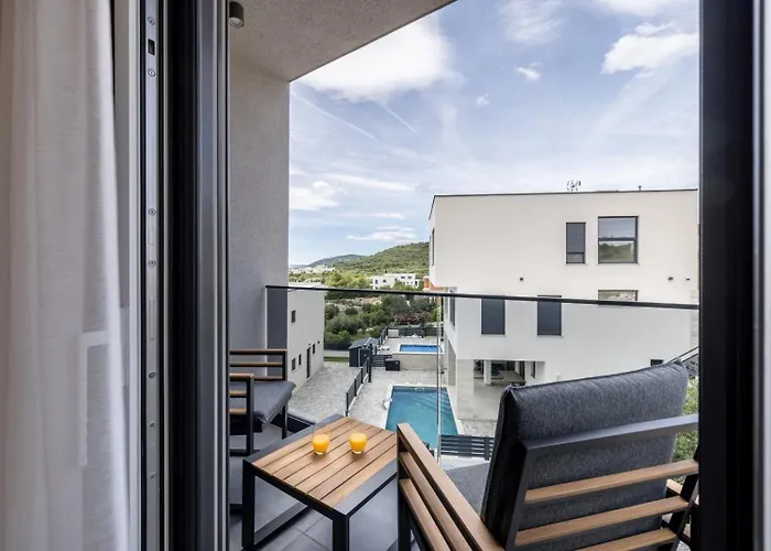 Luxury With A Swimming Pool - 25085 别墅 *