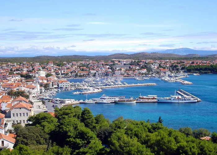 Luxury With A Swimming Pool - 25085