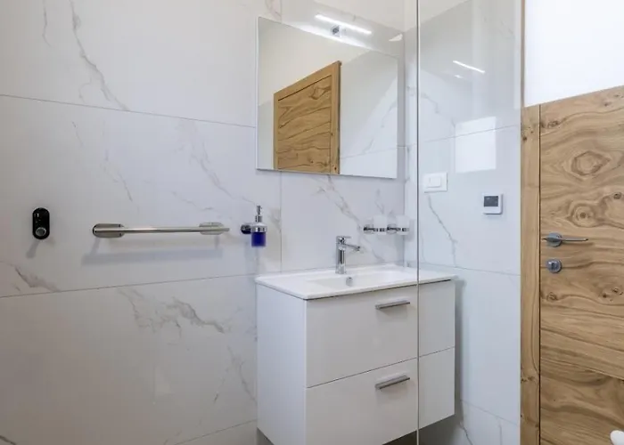 Villa Luxury With A Swimming Pool - 25085 *