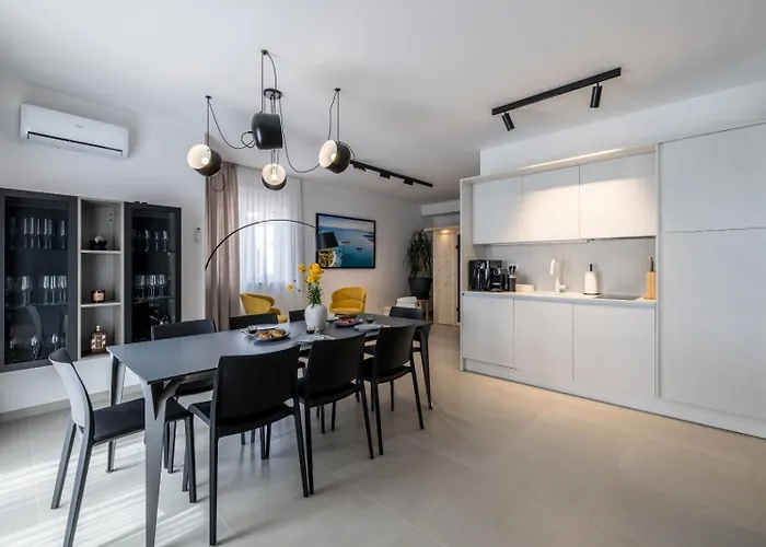 Luxury With A Swimming Pool - 25085 Villa