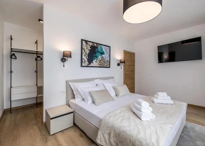 Villa Luxury With A Swimming Pool - 25085